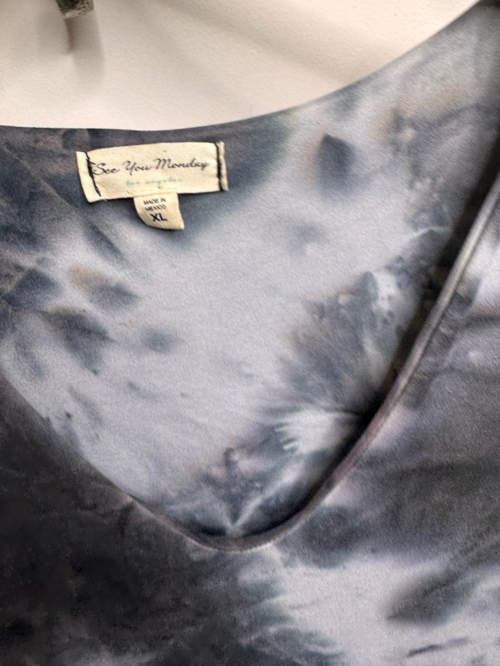 See You Monday Black & White Tie-Dye V-Neck Midi Dress Paramore Hayley Williams - Picture 2 of 3